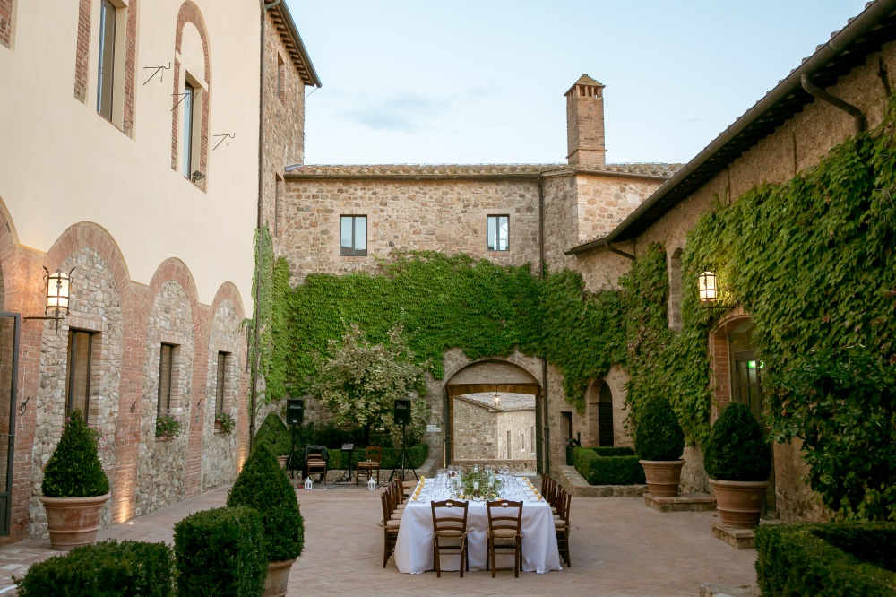 wedding venue in tuscany with square