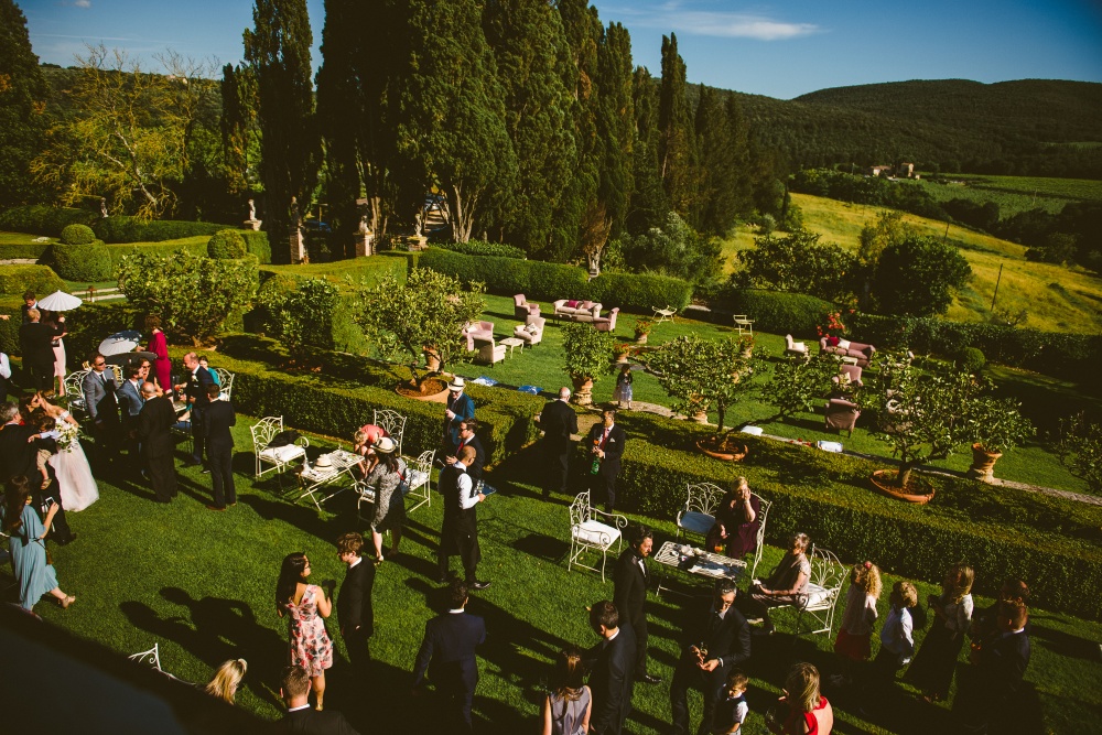 wedding cocktail reception in a garden of a wedding villa in chianti