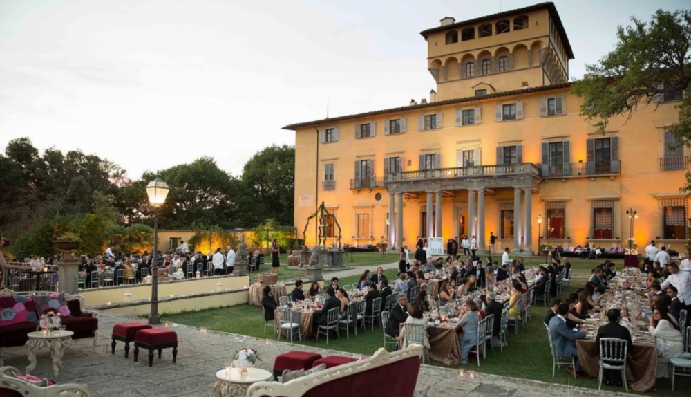 wedding villa in florence dinner reception in front of the facade