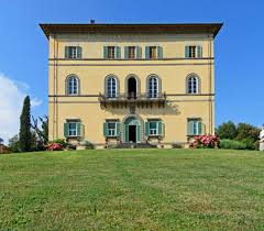 big garden for wedding receptions and ceremonies in a villa in lucca