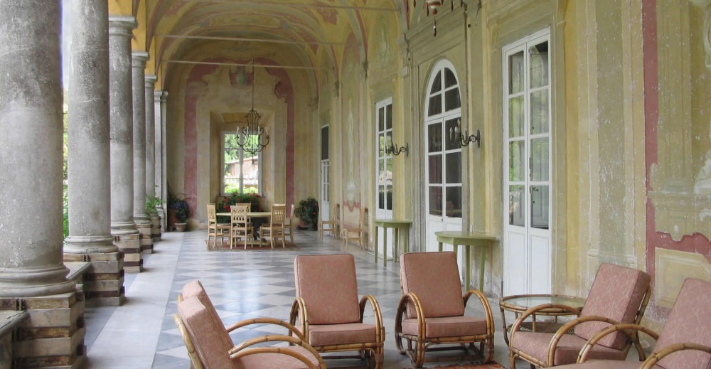 side view of a loggia for wedding receptions in a villa in lucca