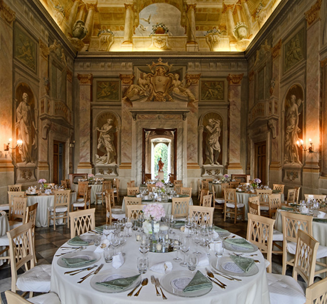 frescoes room in a villa for wedding in lucca