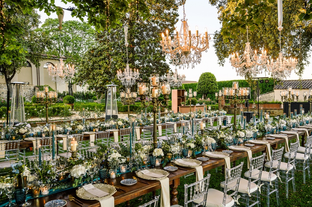 wedding dinner with chandelier in a villa in siena