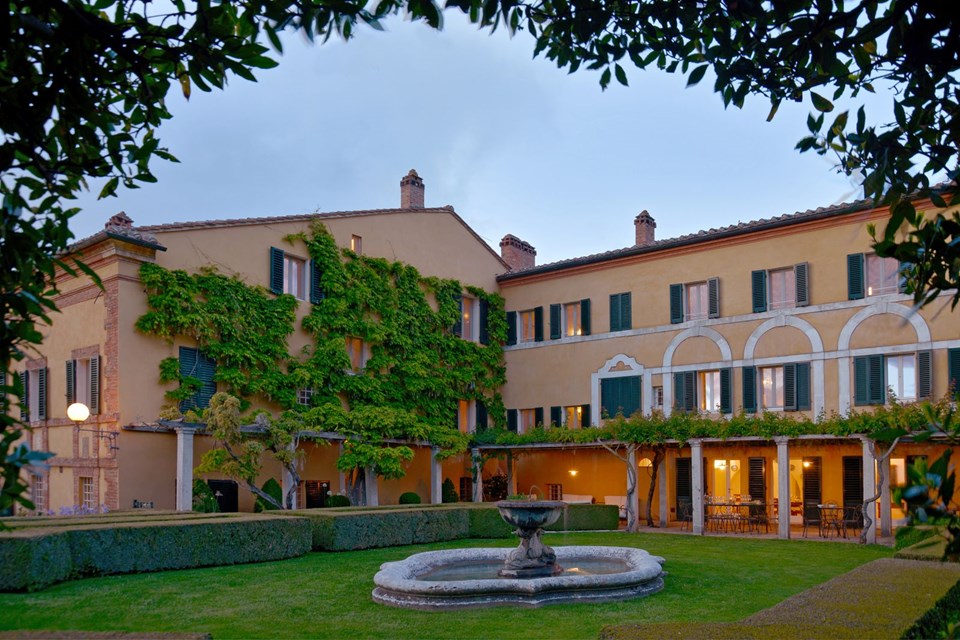 wedding villa square in tuscany