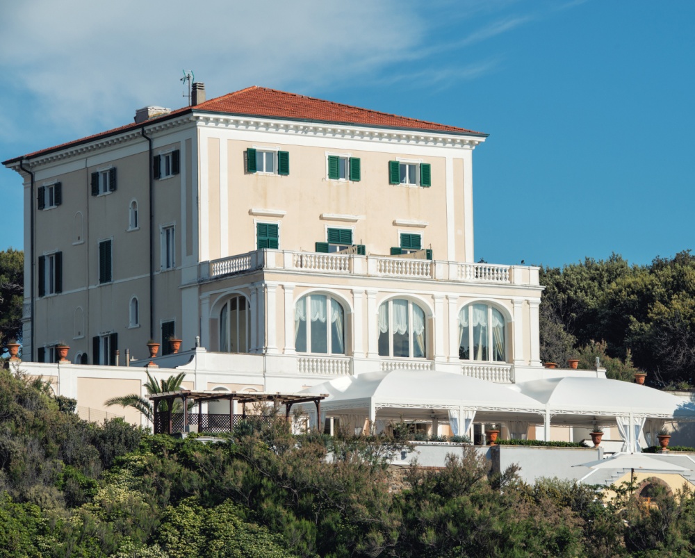 front view of a villa and its terrace for weddings on the sea in tuscany