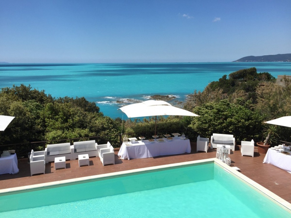 pool area for wedding receptions in a villa on the sea