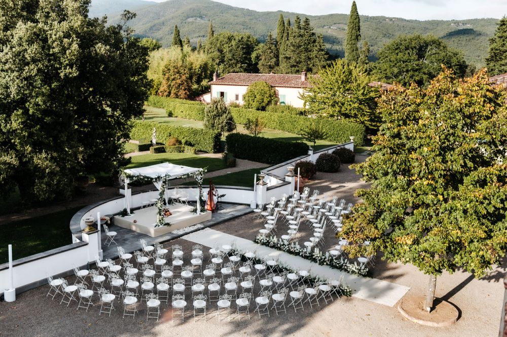 White mandap fo Indian wedding in Tuscany