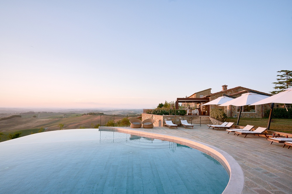 Infinity Pool area in a resort for weddings in Tuscany