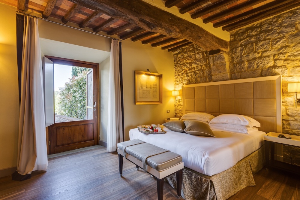 Yellow bedroom of castle for weddings in Tuscany