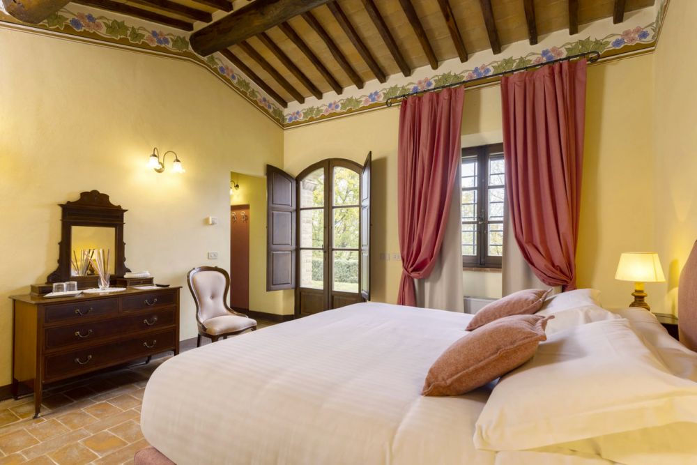 Yellow and red bedroom at the villa for weddings in Siena